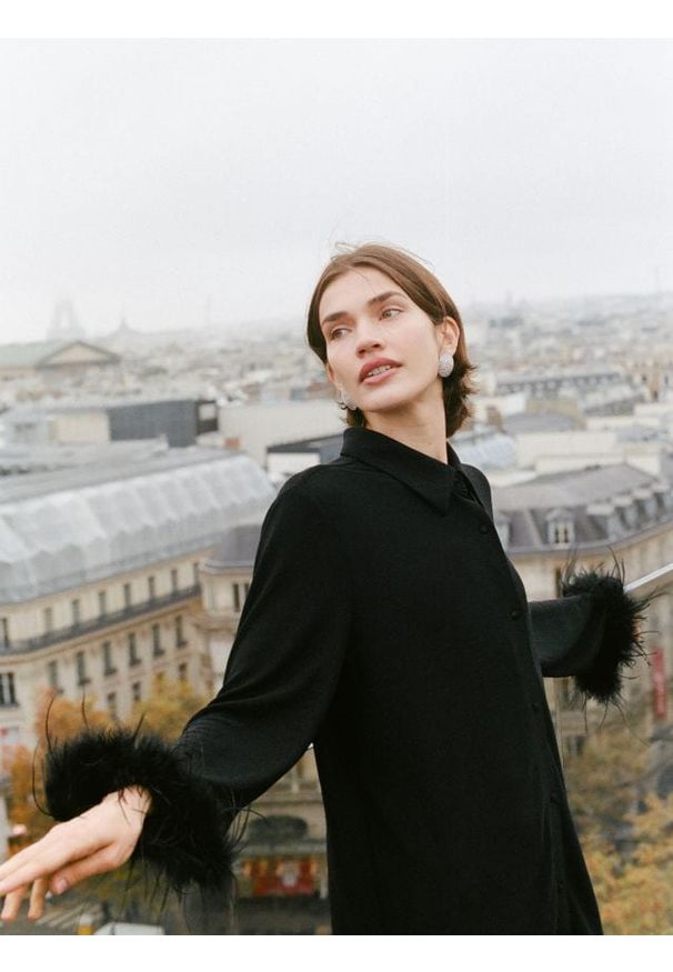 Reserved - Koszula z metalizowaną nitką - czarny. Kolor: czarny. Materiał: dzianina