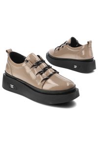 Beżowe Sneakersy Artiker Stylowe Skórzane Obuwie Damskie. Okazja: na spacer, na co dzień. Kolor: beżowy. Materiał: skóra. Sport: turystyka piesza #5