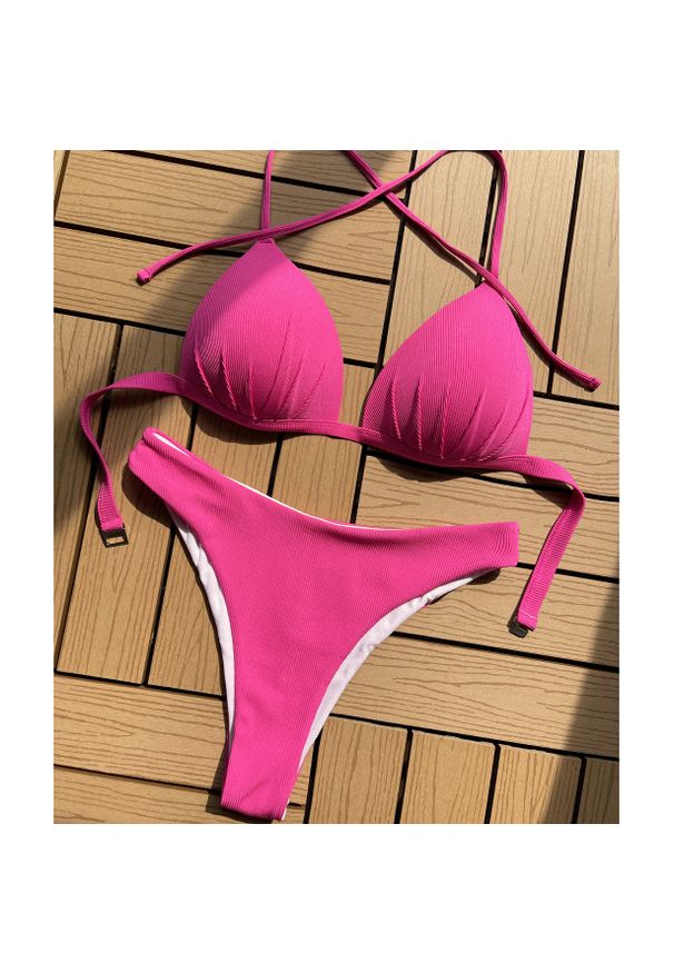 Intica - Bikini z figami na plażę i basen Luissa. Kolor: różowy. Materiał: materiał. Wzór: gładki