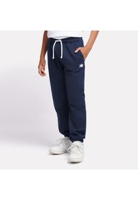 Spodnie dziecięce New Balance LAKB0060NNY – granatowe. Kolor: niebieski. Materiał: bawełna, dresówka