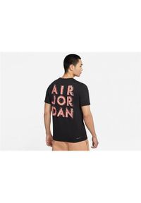 Koszulka sportowa męska Nike Air Jordan Dri-fit Air Graphic. Kolor: czarny. Długość rękawa: krótki rękaw. Technologia: Dri-Fit (Nike). Długość: krótkie. Sport: fitness