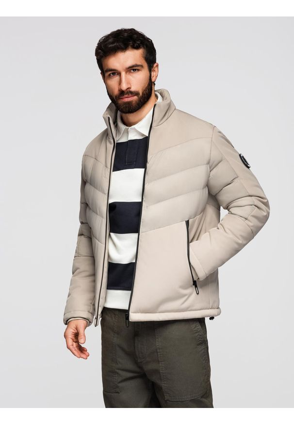 Ombre Clothing - Kurtka męska pikowana z łączonych materiałów z wysokim kołnierzem – beżowa V4 - Rozmiar: XXL. Okazja: na co dzień. Kolor: beżowy. Materiał: materiał. Wzór: aplikacja. Styl: casual, sportowy