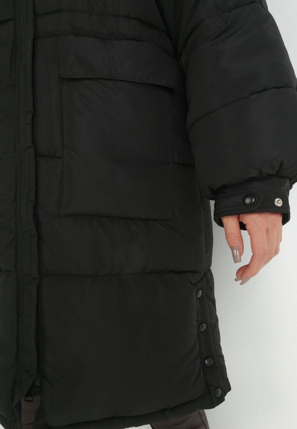Born2be - Czarna Kurtka Oversize do Kolana z Kapturem Mollo. Okazja: na co dzień. Typ kołnierza: kaptur. Kolor: czarny. Materiał: jeans, dzianina. Styl: elegancki, casual