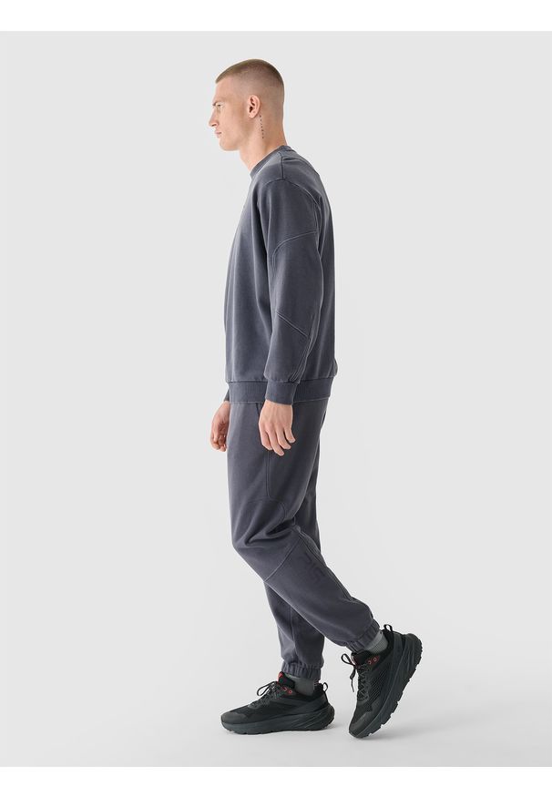 4f - 4F Spodnie dresowe joggery męskie 4F x Robert Lewandowski - szare L. Kolor: szary. Materiał: dresówka. Wzór: gładki, ze splotem