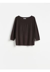 Reserved - Gładki sweter z wiskozą - ciemnobrązowy. Kolor: brązowy. Materiał: wiskoza. Wzór: gładki