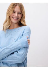 Reserved - Sweter ze strukturalnym wzorem - jasnoniebieski. Kolor: niebieski. Materiał: wełna, dzianina