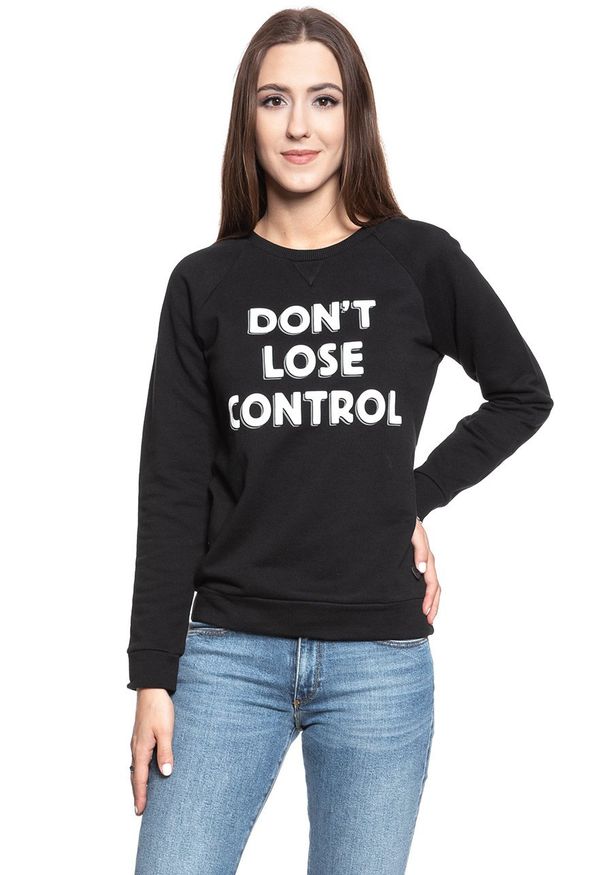 Lee - BLUZA LEE DAMSKA CORE CREWNECK SWS BLACK L53SDE01. Wzór: napisy