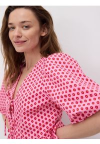 Reserved - Wiązana bluzka z baskinką - różowy. Kolor: różowy. Materiał: tkanina, bawełna