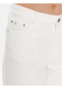Calvin Klein Jeans Jeansy J20J220603 Biały Regular Fit. Kolor: biały
