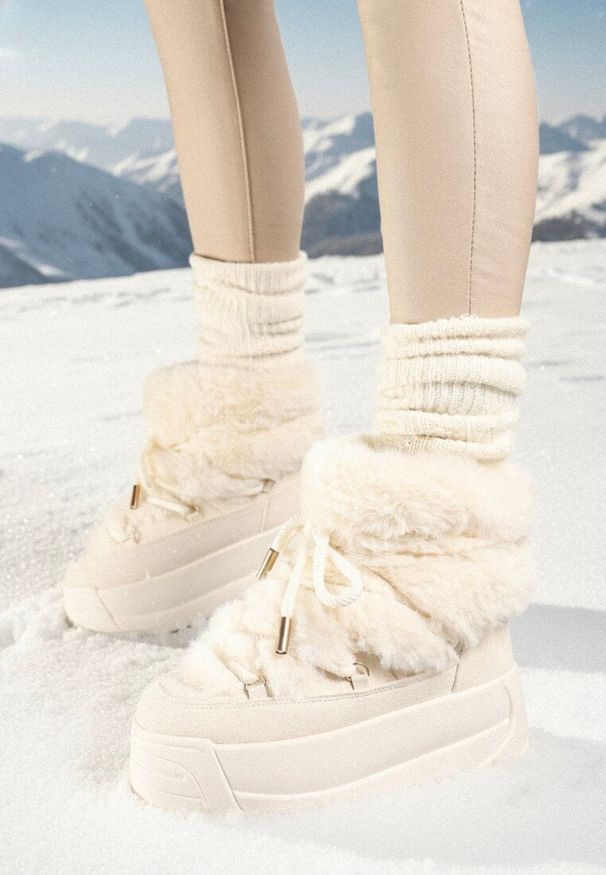 Born2be - Beżowe Wsuwane Śniegowce na Platformie z Futerkiem i Sznurowaniem Ettarie. Okazja: na spacer, na co dzień. Zapięcie: bez zapięcia. Kolor: beżowy. Materiał: futro. Sezon: zima. Obcas: na platformie. Styl: casual