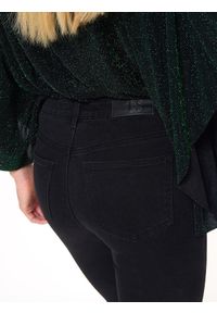 TOP SECRET - Eleganckie spodnie z aplikacją. Okazja: na co dzień. Kolor: czarny. Materiał: jeans, tkanina. Wzór: aplikacja. Sezon: wiosna, lato. Styl: elegancki #2