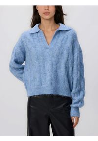 Reserved - Sweter z kołnierzykiem - jasnoniebieski. Kolor: niebieski. Materiał: dzianina, wełna