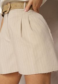 Renee - Beżowe Szorty High Waist Zapinane na Zamek Błyskawiczny Tiamarella. Stan: podwyższony. Kolor: beżowy. Długość: krótkie. Sezon: lato. Styl: elegancki #4