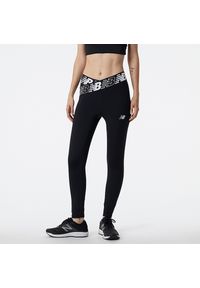 Legginsy New Balance WP21177BK – czarne. Stan: podwyższony. Kolor: czarny. Materiał: materiał. Sport: fitness