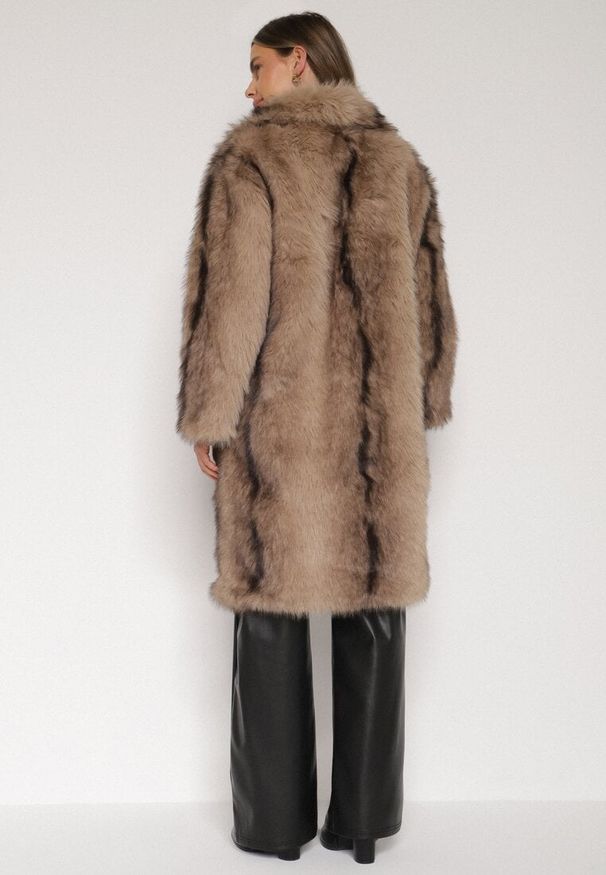 Born2be - Brązowy Płaszcz Futro z Szerokim Kołnierzem i Kieszeniami Ezinda. Okazja: na co dzień, do pracy, na spotkanie biznesowe. Typ kołnierza: golf. Kolor: brązowy. Materiał: futro. Styl: biznesowy, klasyczny, casual, elegancki