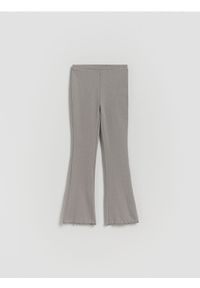 Reserved - Dzianinowe legginsy w prążek - jasnoszary. Kolor: szary. Materiał: dzianina. Wzór: prążki