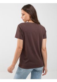 Big-Star - Koszulka damska brązowa Basilia 804. Okazja: na co dzień. Kolor: brązowy. Materiał: jeans, bawełna. Wzór: nadruk. Styl: casual, klasyczny #6