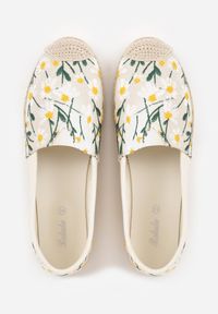 Renee - Beżowe Espadryle Ozdobione Kwiatowym Haftem i Plecionką Kiranth. Okazja: na co dzień. Kolor: beżowy. Materiał: jeans. Wzór: aplikacja, haft, kwiaty. Sezon: lato. Styl: casual, elegancki #8