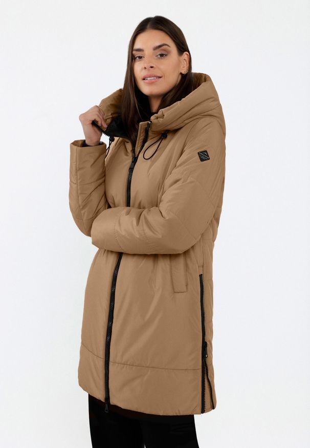 Volcano - Krótki płaszcz z kapturem J-ADRIA. Okazja: na co dzień. Typ kołnierza: kaptur. Materiał: materiał, dzianina. Długość: krótkie. Wzór: gładki. Sezon: zima. Styl: casual, elegancki