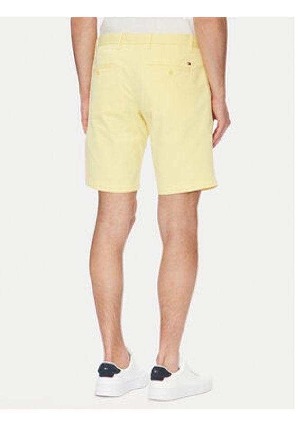 TOMMY HILFIGER - Tommy Hilfiger Szorty materiałowe Brooklyn MW0MW23563 Żółty Regular Fit. Kolor: żółty. Materiał: bawełna