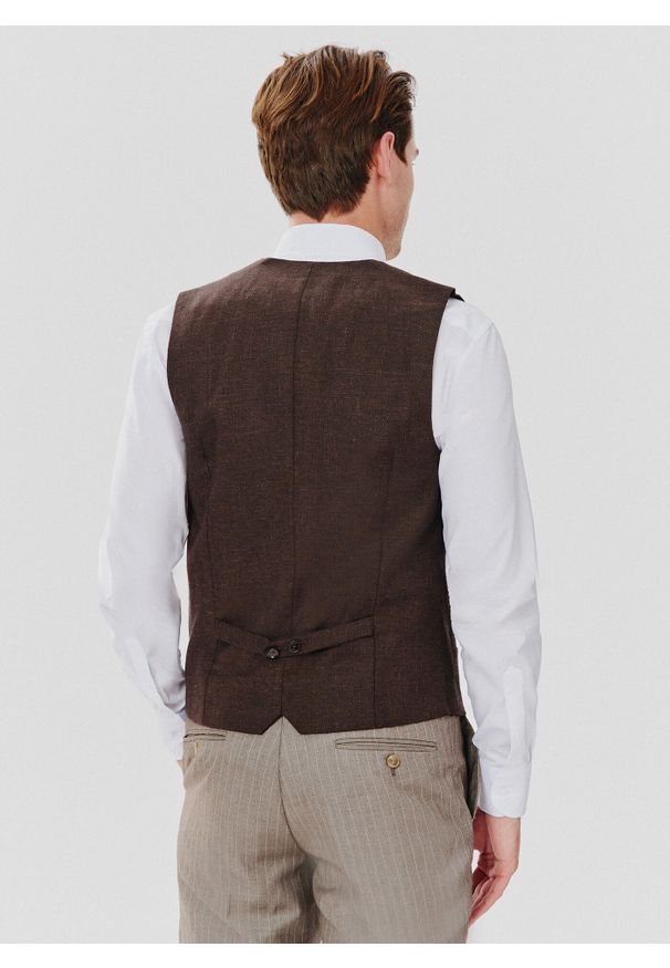 Pako Lorente - PAKO LORENTE – Brązowa dwurzędowa kamizelka męska. Kolor: brązowy. Materiał: poliamid, wełna, len, bawełna, elastan. Wzór: jodełka