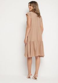 Born2be - Jasnobrązowa Wiskozowa Sukienka o Rozkloszowanym Kroju Lizena. Okazja: na imprezę, na co dzień. Kolor: brązowy. Materiał: wiskoza. Sezon: wiosna, lato. Styl: casual, klasyczny #3