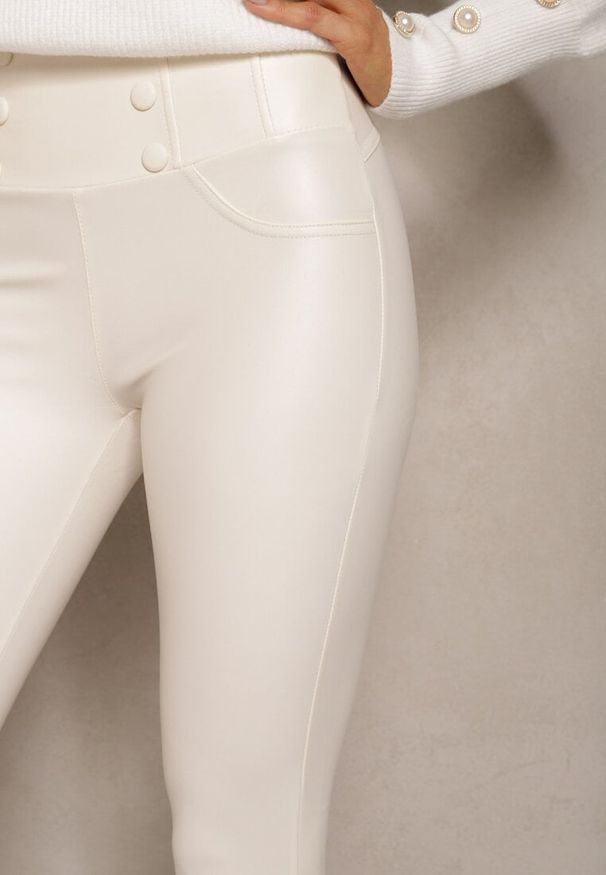 Renee - Białe Legginsy Push-Up z Ekoskóry Ocieplone Polarkiem Alabella. Okazja: na co dzień. Kolor: biały. Materiał: polar. Styl: casual, elegancki