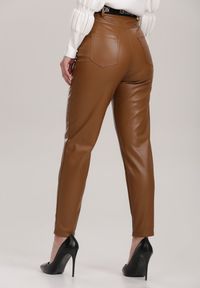 Renee - Brązowe Spodnie Vivily. Stan: podwyższony. Kolor: brązowy. Długość: długie. Wzór: gładki. Styl: klasyczny #4