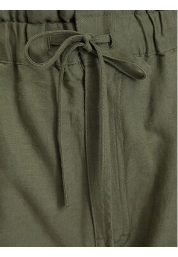 Tommy Jeans Szorty materiałowe DW0DW22227 Zielony ciemny Regular Fit. Kolor: zielony. Materiał: len