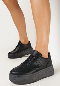 Born2be - Czarne Sneakersy Yakti. Wysokość cholewki: przed kostkę. Nosek buta: okrągły. Kolor: czarny. Materiał: materiał, skóra ekologiczna. Szerokość cholewki: normalna. Obcas: na platformie #3