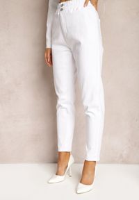 Renee - Białe Jeansy High Waist o Fasonie Mom Fit Petitlla. Okazja: na co dzień. Stan: podwyższony. Kolor: biały. Styl: elegancki, klasyczny, casual