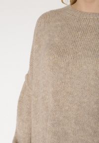 Born2be - Beżowy Sweter z Wiskozą i Wełną o Kroju Nietoperza Fedella. Okazja: na co dzień. Kolor: beżowy. Materiał: wełna, wiskoza. Styl: casual, elegancki #4