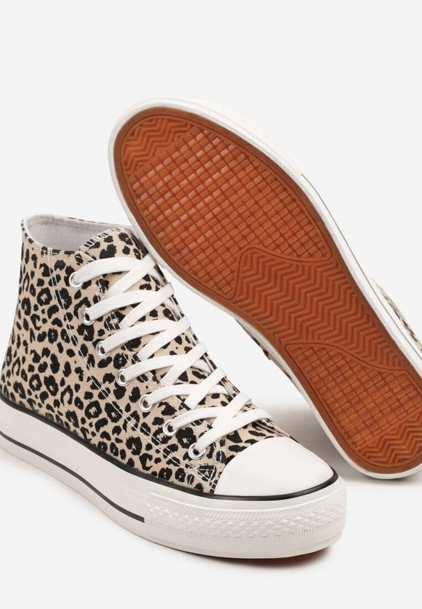 Renee - Panterkowe Trampki z Wysoką Tłoczoną Cholewką Willevia. Okazja: na co dzień. Wysokość cholewki: przed kolano. Zapięcie: sznurówki. Materiał: jeans. Szerokość cholewki: normalna. Styl: elegancki, klasyczny, casual