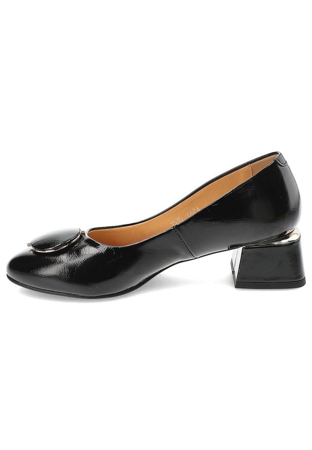 Czarne Czółenka Armodo Eleganckie Obuwie Damskie. Okazja: na spotkanie biznesowe, na co dzień. Nosek buta: okrągły. Zapięcie: klamry. Kolor: czarny. Materiał: skóra, lakier. Szerokość cholewki: normalna. Wzór: aplikacja. Styl: elegancki