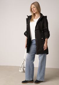 Born2be - Czarna Kurtka w Stylu Parki z Odpinanym Kapturem i Sznurkami Enang. Okazja: na spacer. Kolor: czarny. Materiał: prążkowany, jeans #5