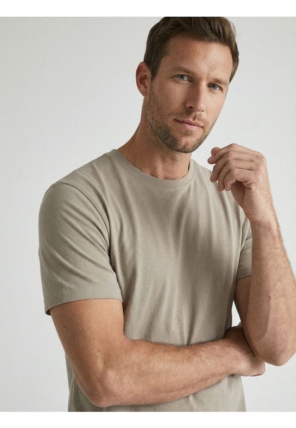 Sinsay - Bawełniana koszulka basic - beżowy. Kolor: beżowy. Materiał: bawełna