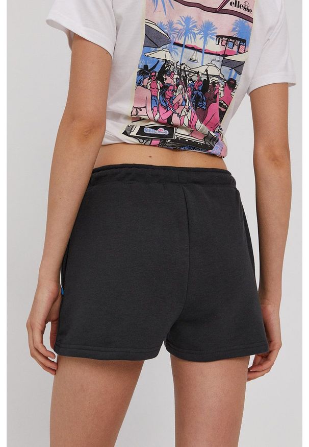 Ellesse - Szorty. Okazja: na co dzień. Stan: podwyższony. Kolor: szary. Styl: casual