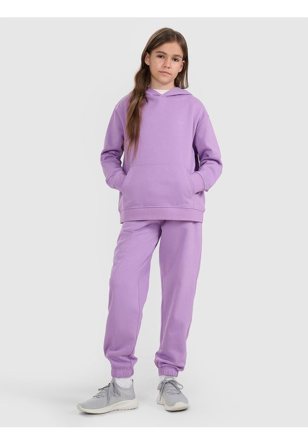 4f - 4F Bluza dresowa nierozpinana z kapturem dziewczęca - fioletowa 146 (10-11 lat). Okazja: na co dzień. Typ kołnierza: kaptur. Kolor: fioletowy. Materiał: dresówka. Wzór: gładki, ze splotem. Sezon: lato. Styl: casual, sportowy