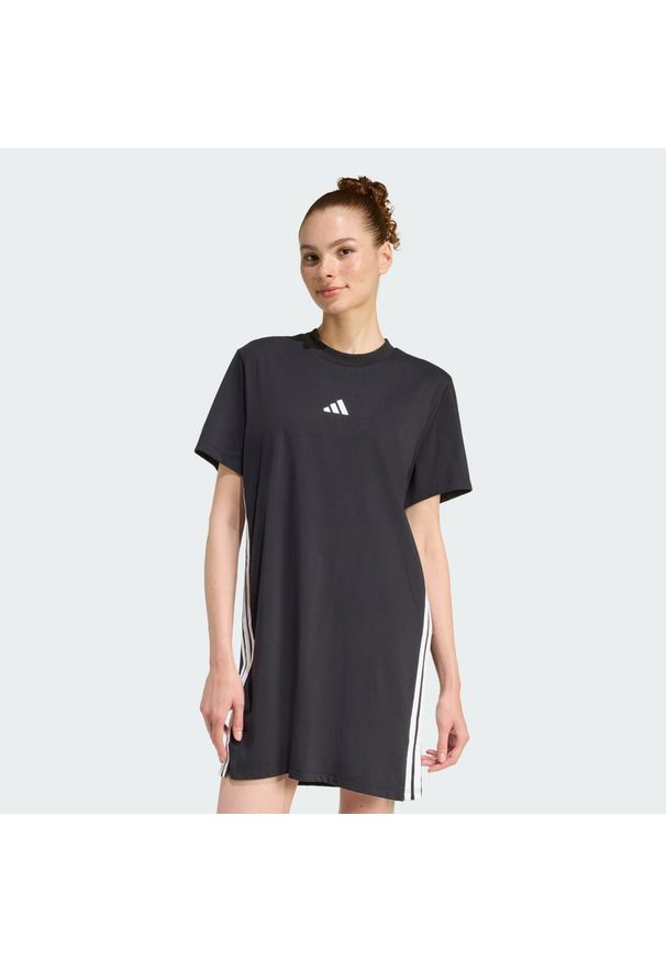 Adidas - Sukienka Essentials 3-Stripes Tee. Kolor: czarny, biały, wielokolorowy. Typ sukienki: sportowe. Styl: elegancki, sportowy
