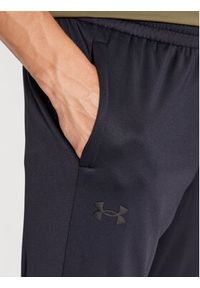 Under Armour Spodnie dresowe Ua Armour Fleece Joggers 1373362 Czarny Loose Fit. Kolor: czarny. Materiał: syntetyk, dresówka #4