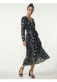 Sinsay - Sukienka w kwiatowy wzór z falbanami - wielobarwny. Wzór: kwiaty #1