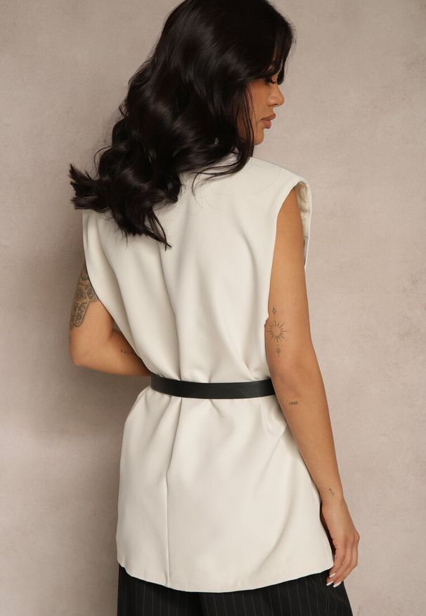 Renee - Jasnobeżowa Kamizelka Oversize w Garniturowym Stylu z Guzikiem i Paskiem z Klamrą Galazia. Okazja: do pracy, na co dzień. Kolor: beżowy. Styl: klasyczny, casual