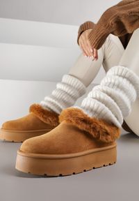 Renee - Brązowe Krótkie Śniegowce na Platformie Ozdobione Futerkiem Sewlara. Okazja: na co dzień. Kolor: brązowy. Materiał: futro. Wzór: aplikacja. Obcas: na platformie. Styl: casual, street #1