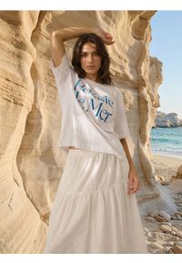 Sinsay - Bawełniana koszulka z haftowanym napisem Poesie de Mer - biały. Kolor: biały. Materiał: bawełna. Wzór: haft, napisy #1