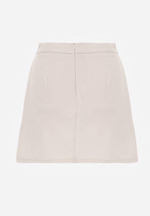 Renee - Beżowe Szorty Spódnicospodnie z Agrafkami Fintta. Kolor: beżowy