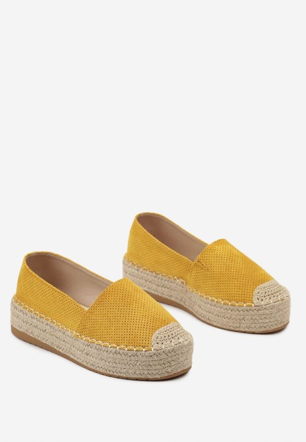 Born2be - Żółte Klasyczne Wsuwane Espadryle z Plecionką Wokół Podeszwy Gemelle. Okazja: na co dzień, na spotkanie biznesowe, do pracy. Zapięcie: bez zapięcia. Kolor: żółty. Materiał: len. Styl: klasyczny