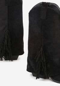 Born2be - Czarne Botki Typu Kowbojki na Stożkowym Obcasie z Frędzlami Reinella. Okazja: na co dzień. Kolor: czarny. Materiał: jeans. Obcas: na obcasie. Styl: casual, klasyczny. Wysokość obcasa: średni #4