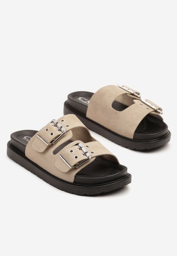 Born2be - Beżowe Klapki z Dwoma Paskami i Klamrami Teliriena. Okazja: na co dzień. Kolor: beżowy. Wzór: aplikacja. Styl: elegancki, casual