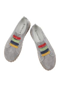 Półbuty damskie Vinceza, ze skóry naturalnej zamszowej kolorowe gumki elastyczne lekka elastyczna podeszwa casual, szare, 95377. Okazja: na co dzień. Zapięcie: pasek. Kolor: szary. Materiał: zamsz, skóra. Szerokość cholewki: normalna. Wzór: kolorowy. Styl: casual #7