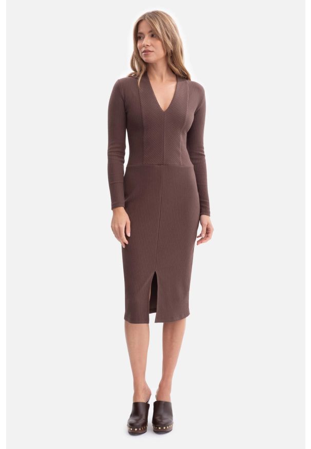 BeWear - Bawełniana sukienka dzianinowa ołówkowa z dekoltem V brąz. Kolor: czarny, brązowy. Materiał: dzianina, bawełna. Typ sukienki: ołówkowe. Styl: klasyczny